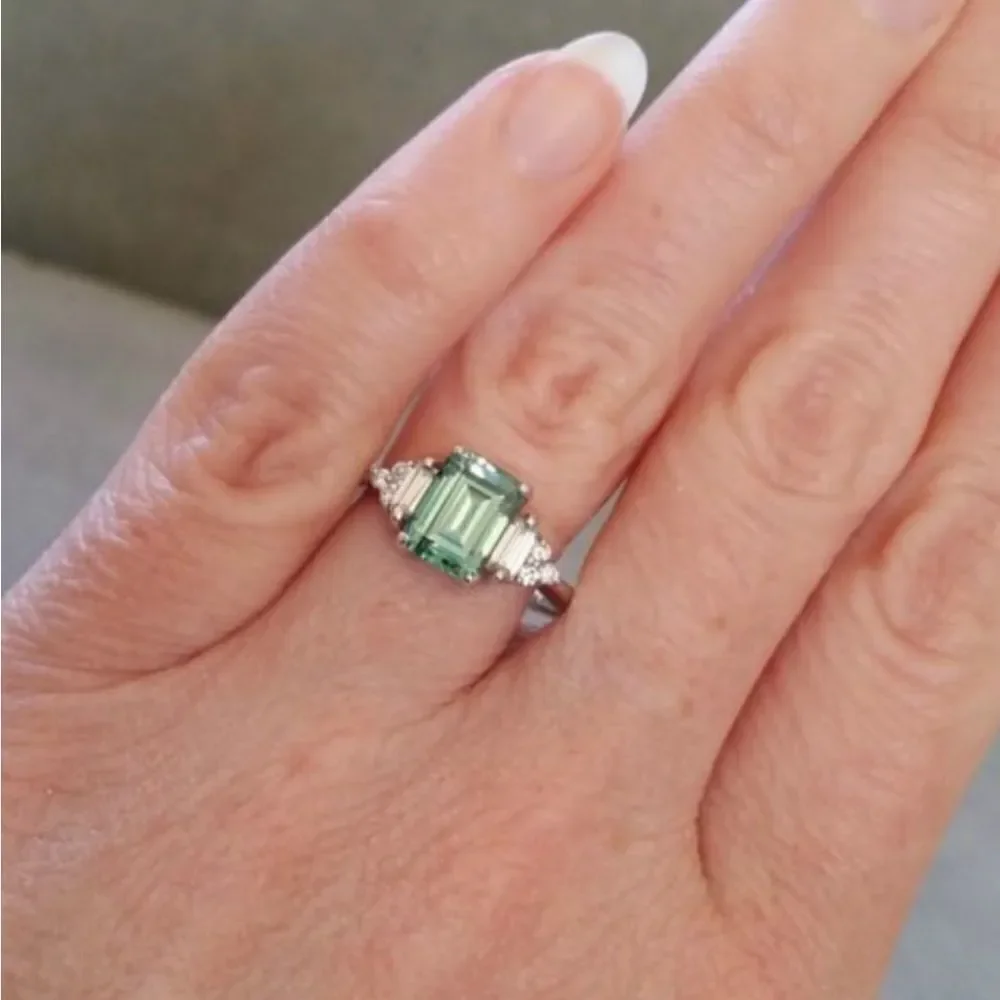 💚 NEW stunning & sparkling antique style emerald ring 💚